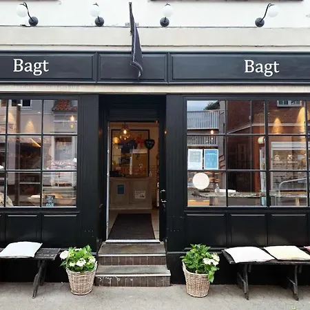 Near Nordic Summerhouse 10 Min From Tisvilde *